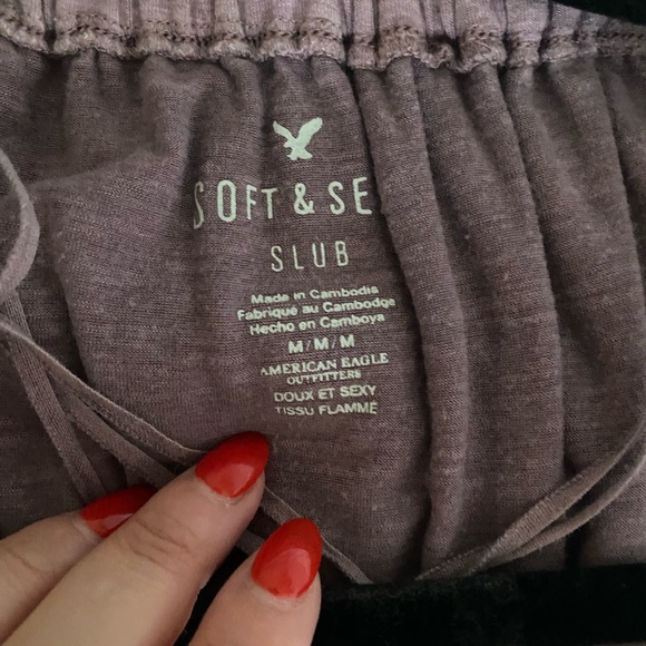 American Eagle Soft and Sexy Off Shoulder Top - Picture 5 of 5